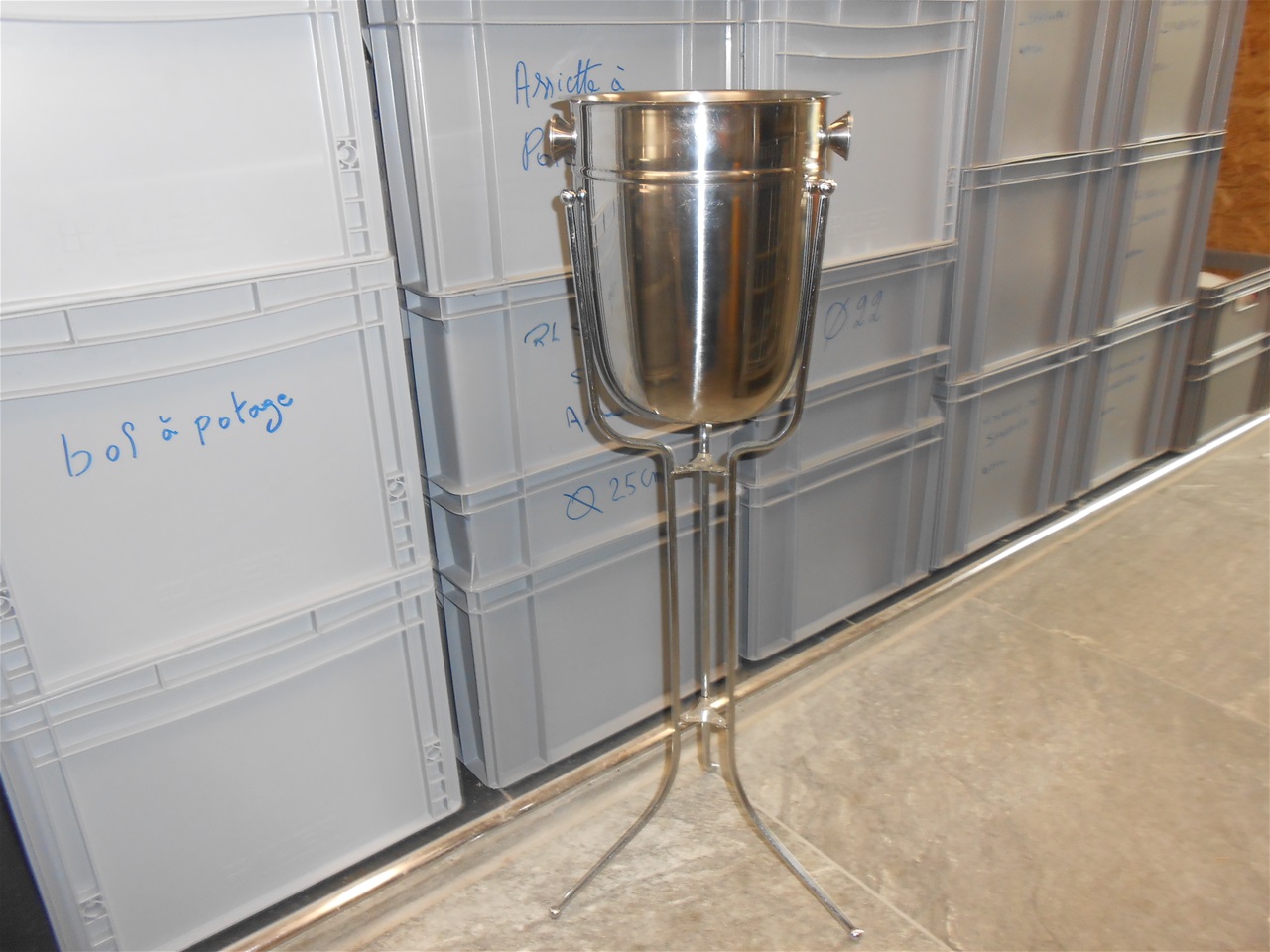 Seau à champagne avec pied en inox